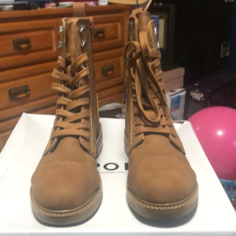 Report Tan combat boots 🥾